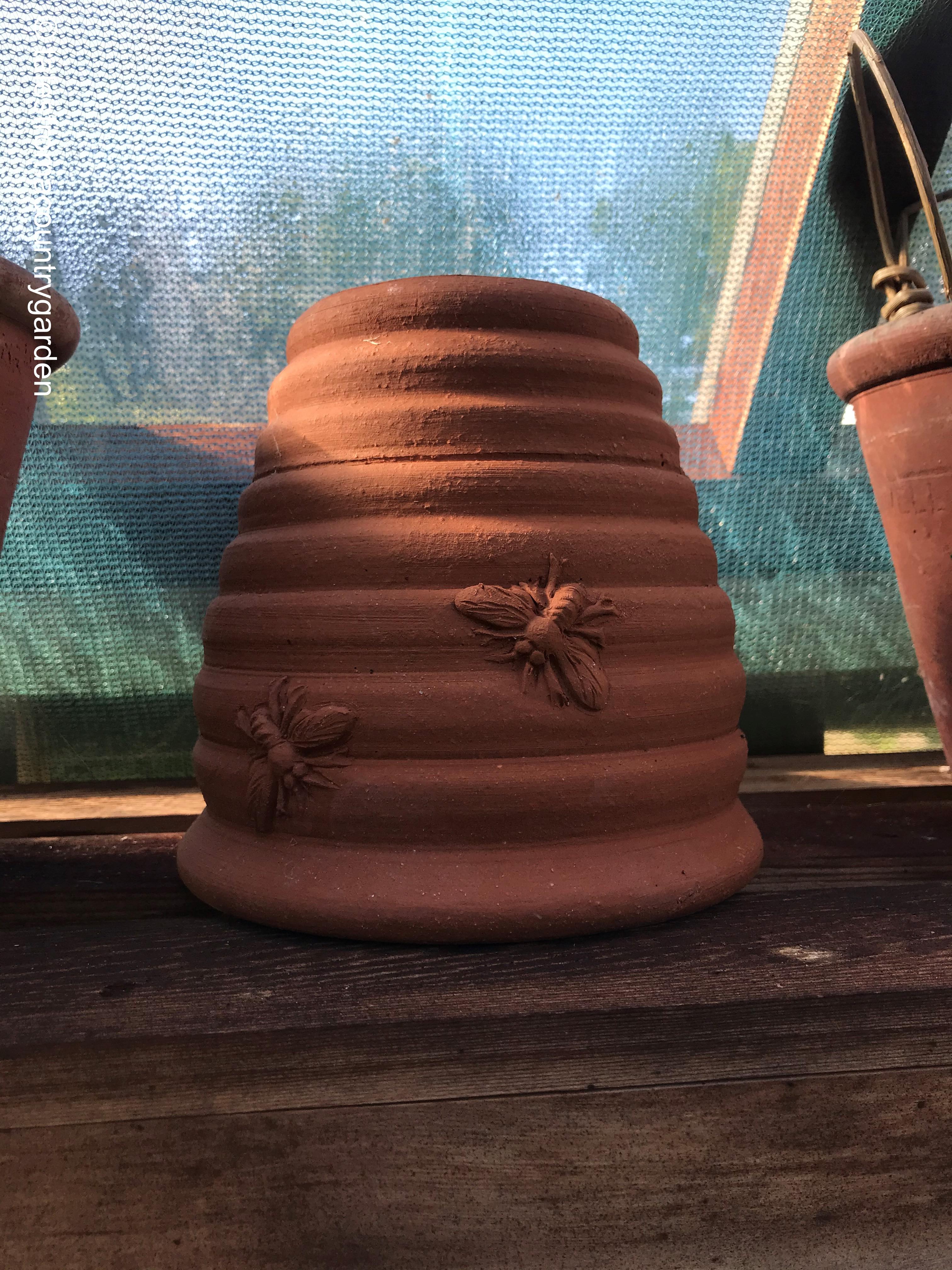 Bee flower pot_watermarked